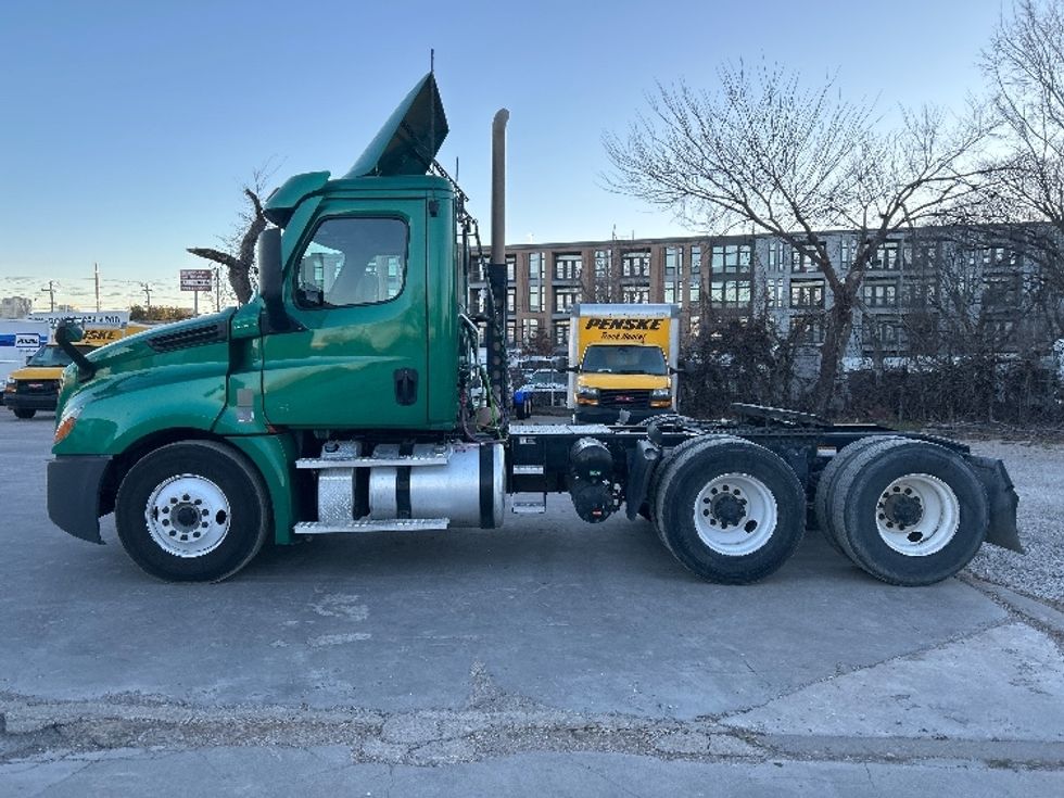 Day Cab Tractor-Heavy Duty Tractors-Freightliner-2020-T12664ST-Dallas-TX-192,652\n\t\tmiles-$ 60,250 - Image 4