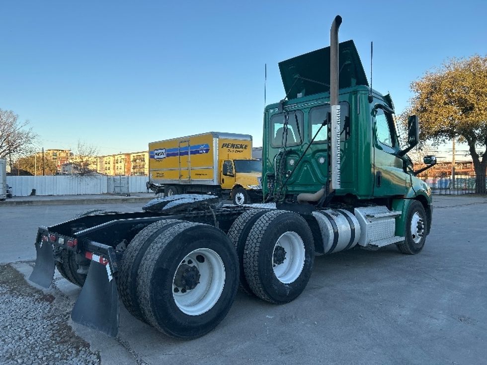 Day Cab Tractor-Heavy Duty Tractors-Freightliner-2020-T12664ST-Dallas-TX-192,652\n\t\tmiles-$ 60,250 - Image 7