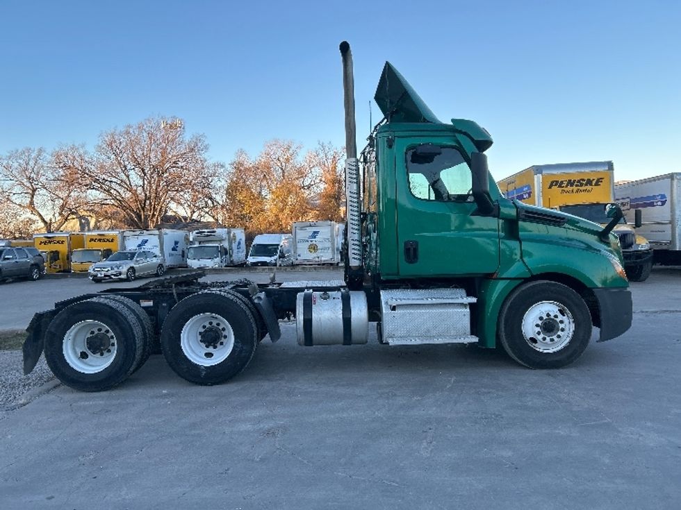 Day Cab Tractor-Heavy Duty Tractors-Freightliner-2020-T12664ST-Dallas-TX-192,652\n\t\tmiles-$ 60,250 - Image 8