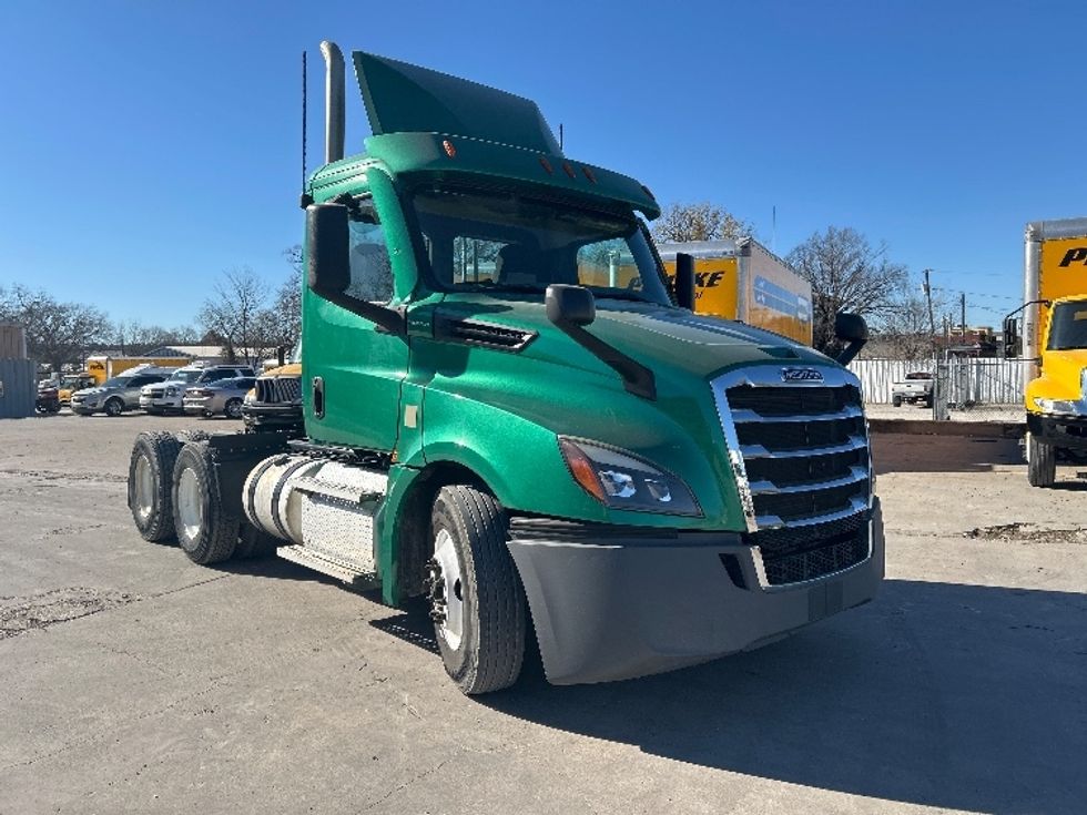 Day Cab Tractor-Heavy Duty Tractors-Freightliner-2020-T12664ST-Dallas-TX-211,949\n\t\tmiles-$ 59,250 - Image 1