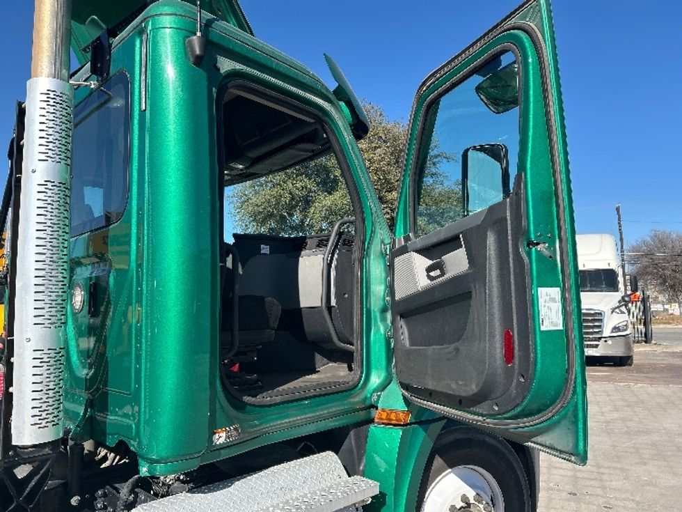 Day Cab Tractor-Heavy Duty Tractors-Freightliner-2020-T12664ST-Dallas-TX-211,949\n\t\tmiles-$ 59,250 - Image 12