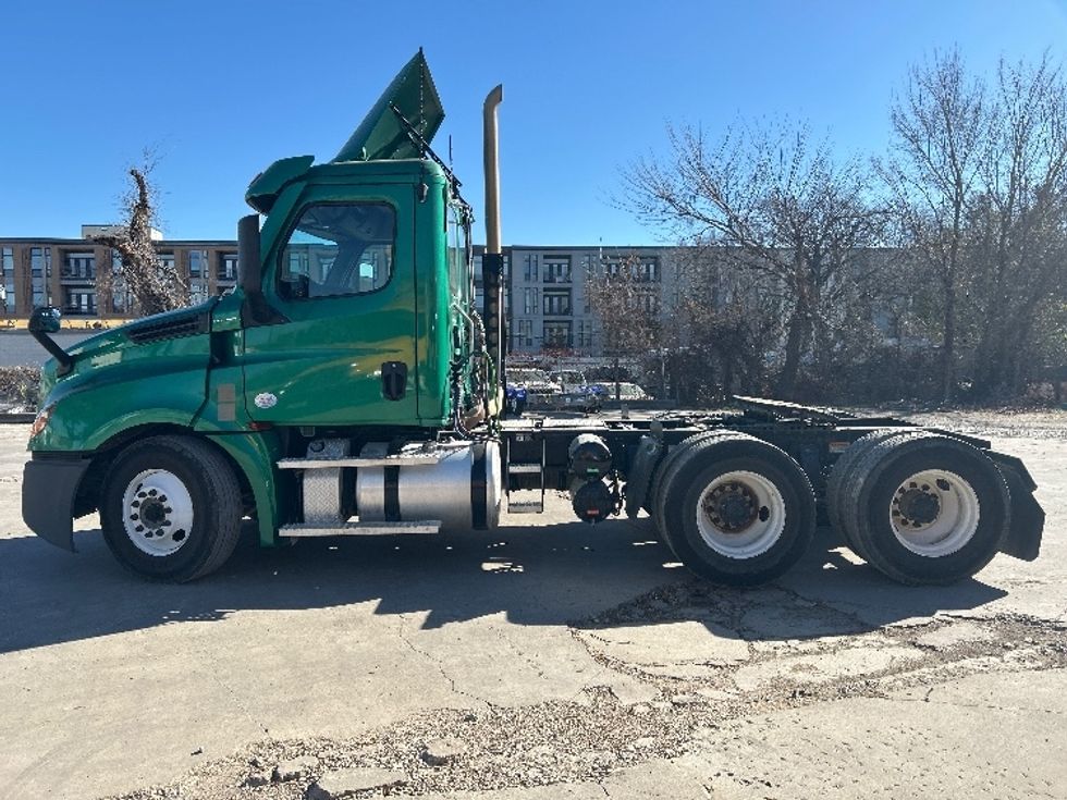 Day Cab Tractor-Heavy Duty Tractors-Freightliner-2020-T12664ST-Dallas-TX-211,949\n\t\tmiles-$ 59,250 - Image 4
