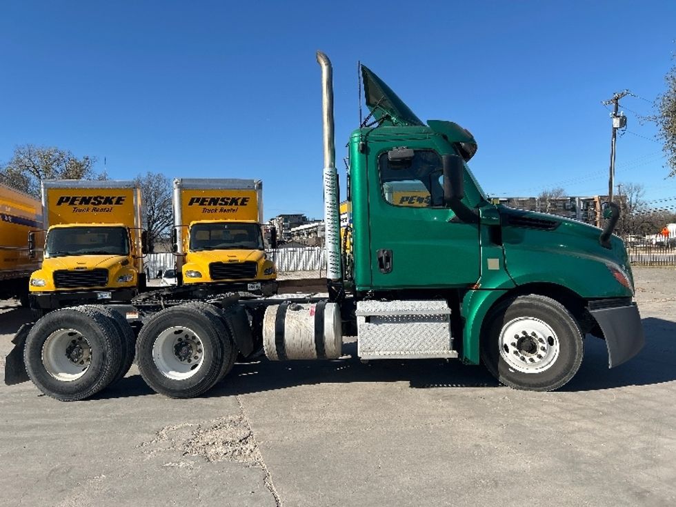 Day Cab Tractor-Heavy Duty Tractors-Freightliner-2020-T12664ST-Dallas-TX-211,949\n\t\tmiles-$ 59,250 - Image 8