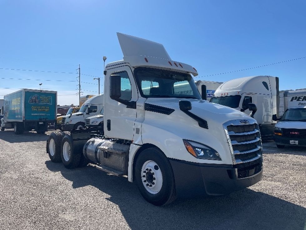 Day Cab Tractor-Heavy Duty Tractors-Freightliner-2020-T12664ST-Dallas-TX-309,329\n\t\tmiles-$ 58,750 - Image 1
