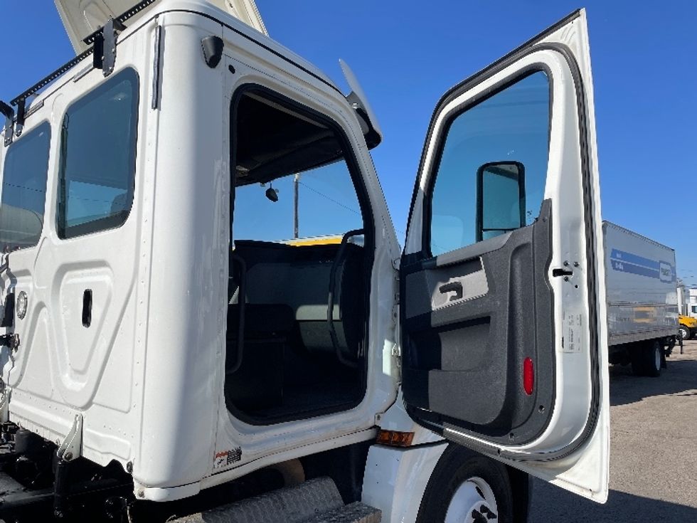 Day Cab Tractor-Heavy Duty Tractors-Freightliner-2020-T12664ST-Dallas-TX-309,329\n\t\tmiles-$ 58,750 - Image 12