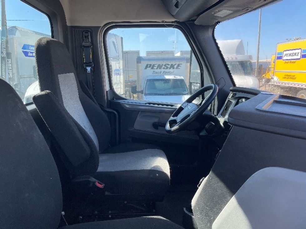 Day Cab Tractor-Heavy Duty Tractors-Freightliner-2020-T12664ST-Dallas-TX-309,329\n\t\tmiles-$ 58,750 - Image 14