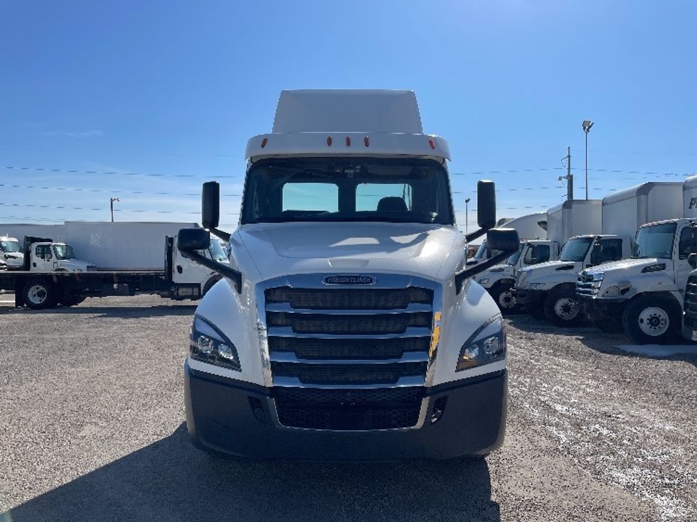 Day Cab Tractor-Heavy Duty Tractors-Freightliner-2020-T12664ST-Dallas-TX-309,329\n\t\tmiles-$ 58,750 - Image 2