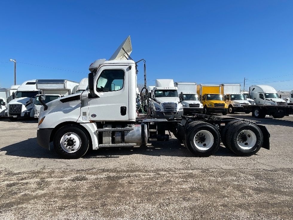 Day Cab Tractor-Heavy Duty Tractors-Freightliner-2020-T12664ST-Dallas-TX-309,329\n\t\tmiles-$ 58,750 - Image 4