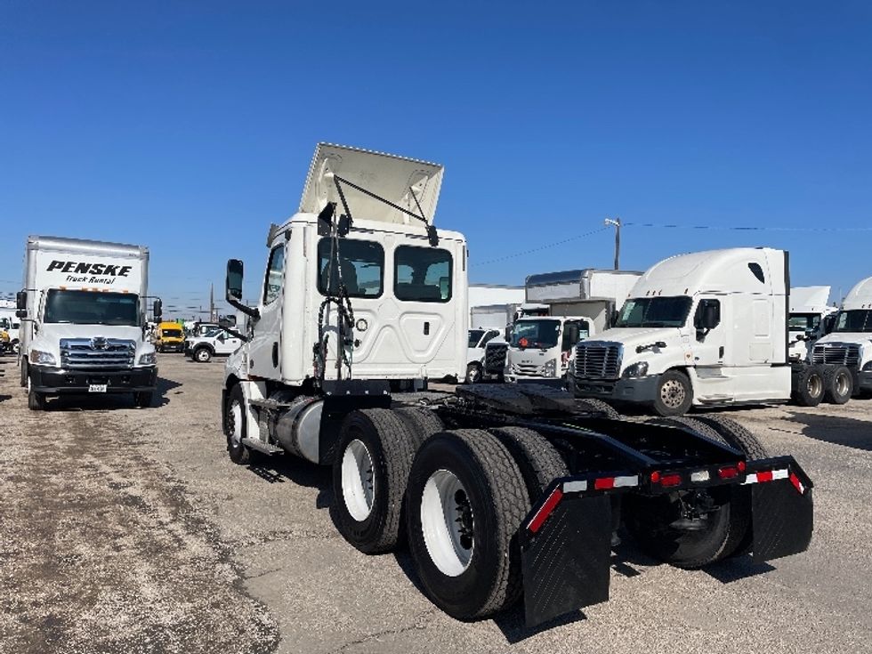 Day Cab Tractor-Heavy Duty Tractors-Freightliner-2020-T12664ST-Dallas-TX-309,329\n\t\tmiles-$ 58,750 - Image 5