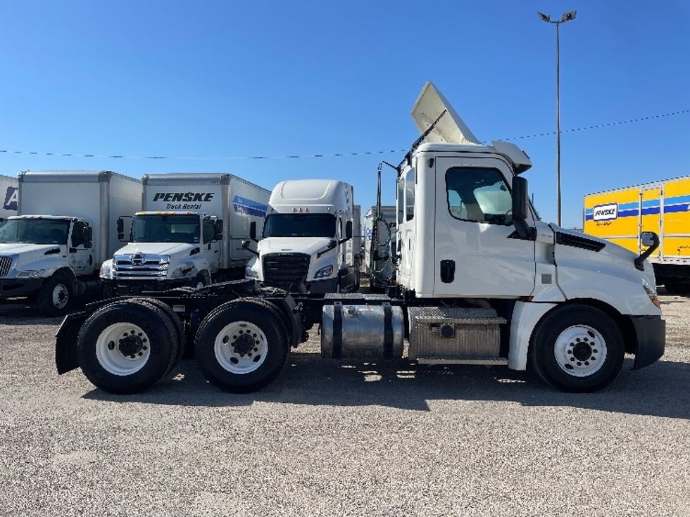 Day Cab Tractor-Heavy Duty Tractors-Freightliner-2020-T12664ST-Dallas-TX-309,329\n\t\tmiles-$ 58,750 - Image 8