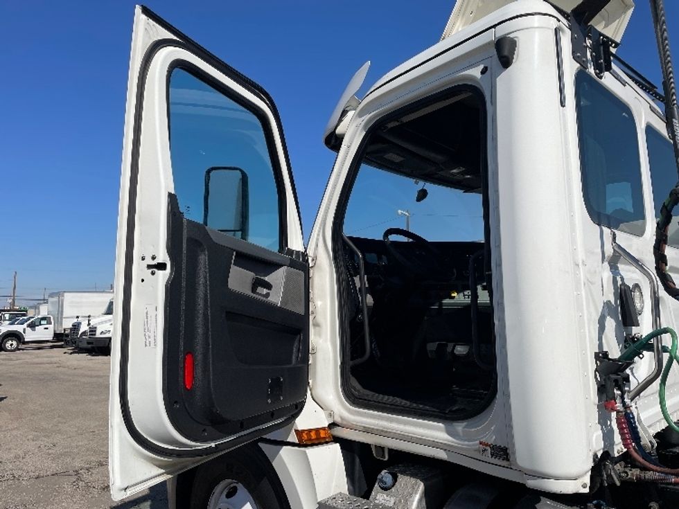 Day Cab Tractor-Heavy Duty Tractors-Freightliner-2020-T12664ST-Dallas-TX-309,329\n\t\tmiles-$ 58,750 - Image 9