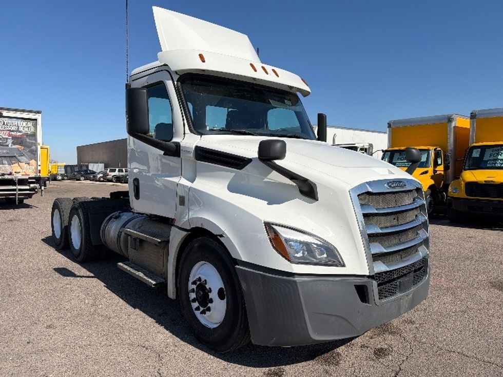 Day Cab Tractor-Heavy Duty Tractors-Freightliner-2020-T12664ST-Dallas-TX-320,312\n\t\tmiles-$ 57,250 - Image 1
