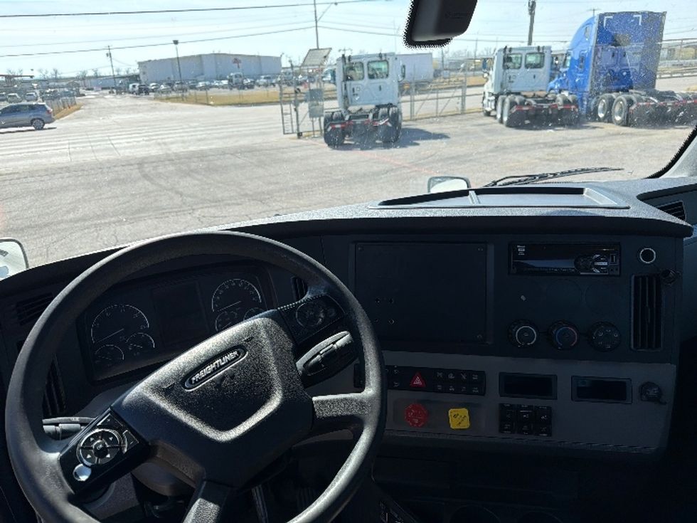 Day Cab Tractor-Heavy Duty Tractors-Freightliner-2020-T12664ST-Dallas-TX-320,312\n\t\tmiles-$ 57,250 - Image 11