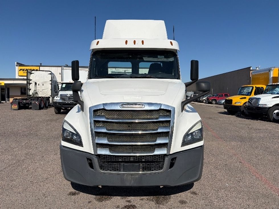 Day Cab Tractor-Heavy Duty Tractors-Freightliner-2020-T12664ST-Dallas-TX-320,312\n\t\tmiles-$ 57,250 - Image 2