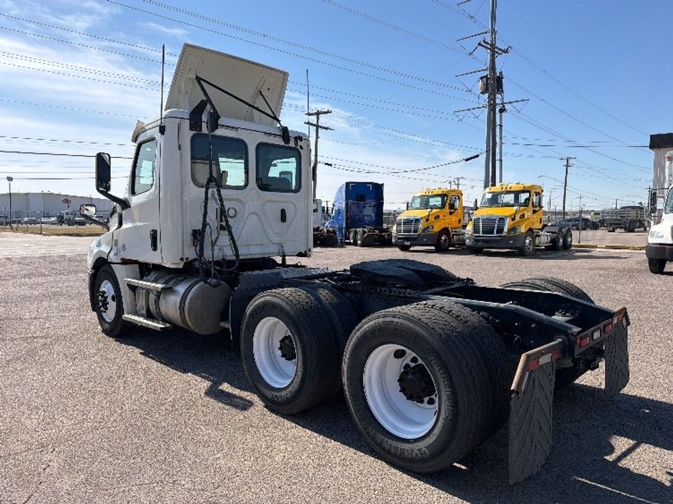Day Cab Tractor-Heavy Duty Tractors-Freightliner-2020-T12664ST-Dallas-TX-320,312\n\t\tmiles-$ 57,250 - Image 5