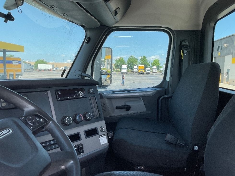 Day Cab Tractor-Heavy Duty Tractors-Freightliner-2020-T12664ST-Dallas-TX-525,156\n\t\tmiles-$ 47,500 - Image 10