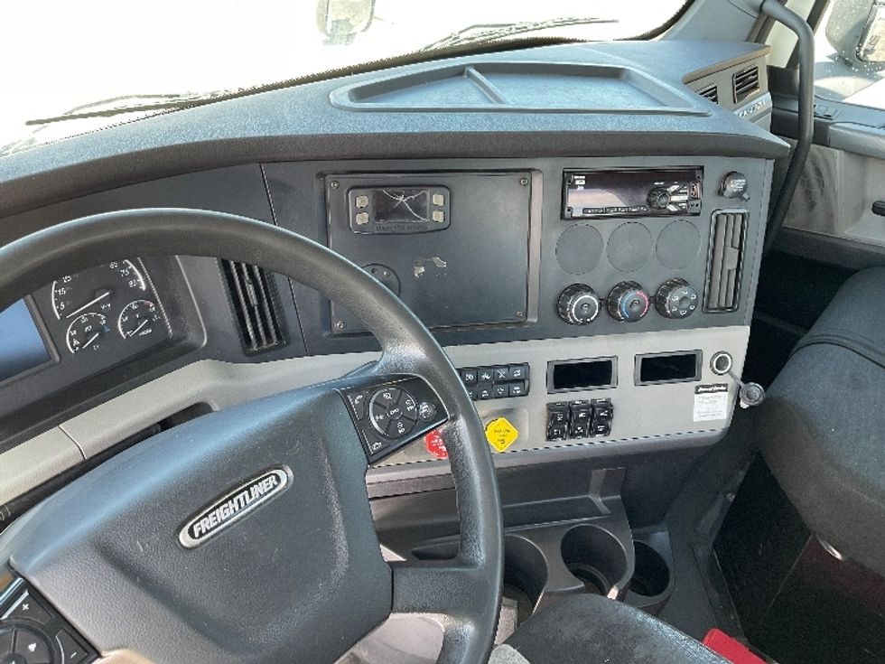 Day Cab Tractor-Heavy Duty Tractors-Freightliner-2020-T12664ST-Dallas-TX-525,156\n\t\tmiles-$ 47,500 - Image 11