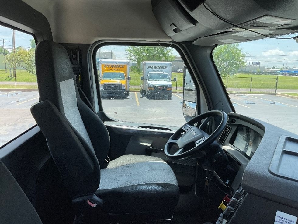 Day Cab Tractor-Heavy Duty Tractors-Freightliner-2020-T12664ST-Dallas-TX-525,156\n\t\tmiles-$ 47,500 - Image 14