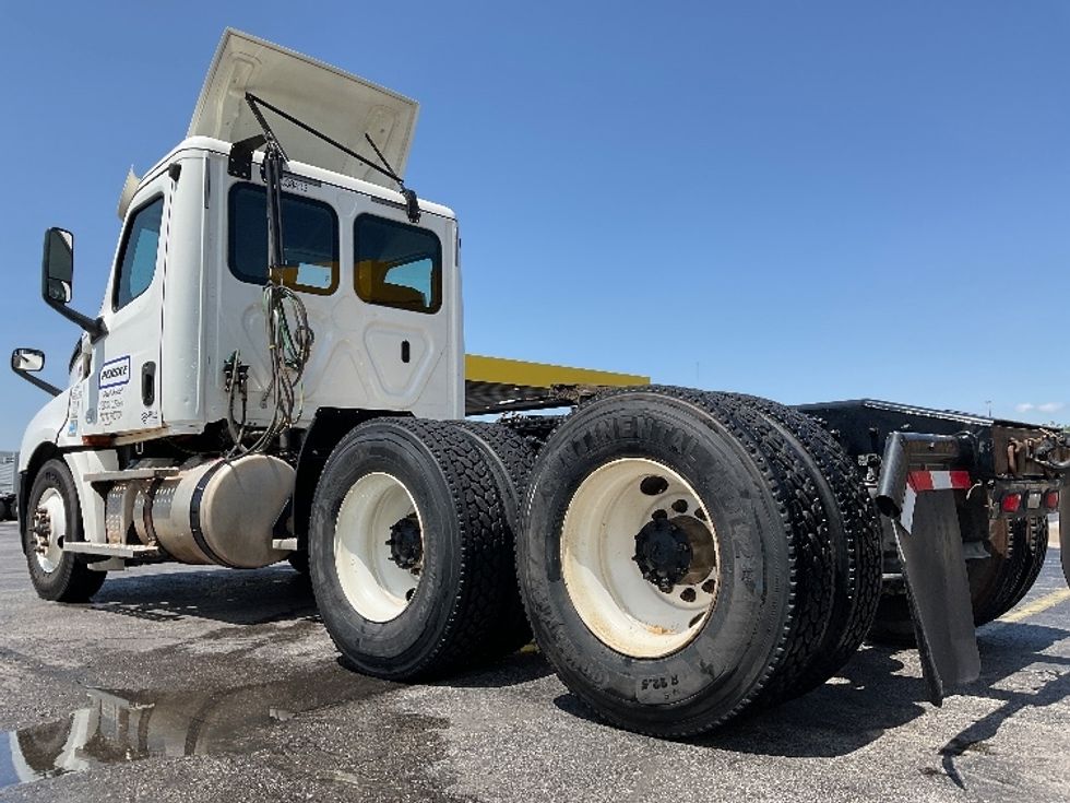 Day Cab Tractor-Heavy Duty Tractors-Freightliner-2020-T12664ST-Dallas-TX-525,156\n\t\tmiles-$ 47,500 - Image 5