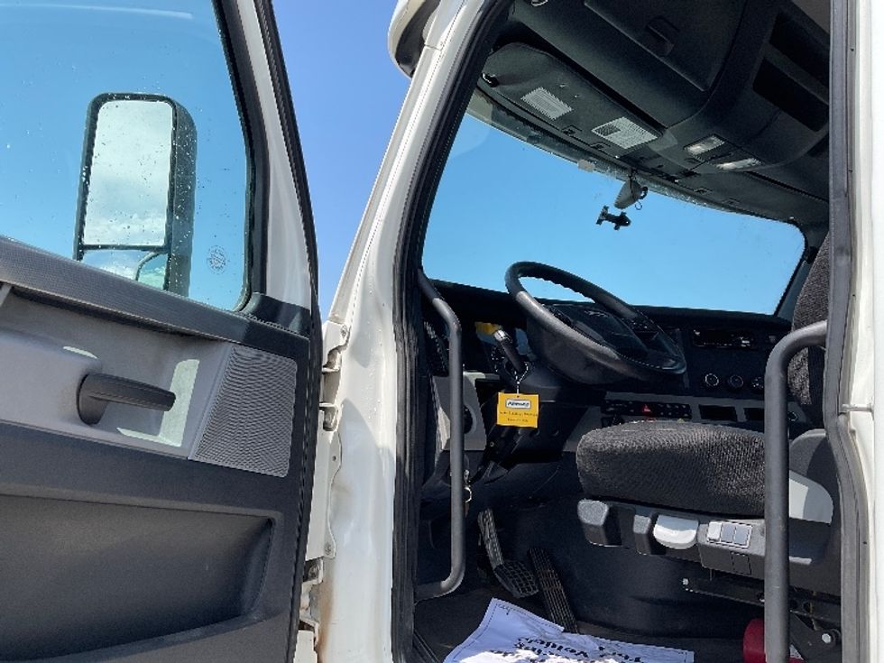 Day Cab Tractor-Heavy Duty Tractors-Freightliner-2020-T12664ST-Dallas-TX-525,156\n\t\tmiles-$ 47,500 - Image 9