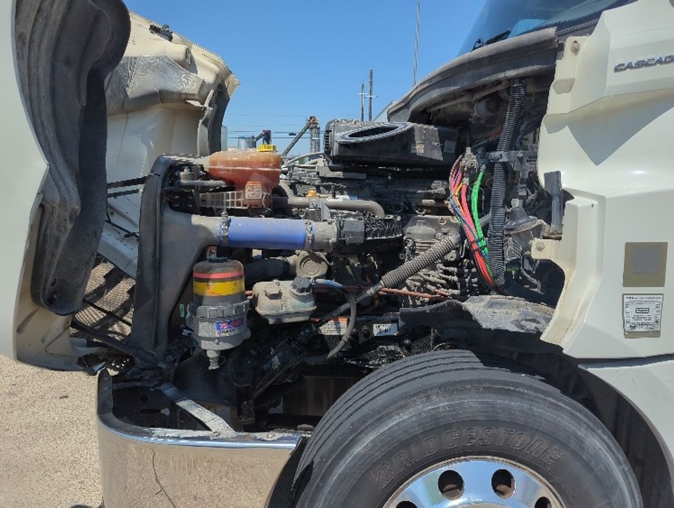 Day Cab Tractor-Heavy Duty Tractors-Freightliner-2020-T12664ST-Dallas-TX-556,815\n\t\tmiles-$ 45,250 - Image 16