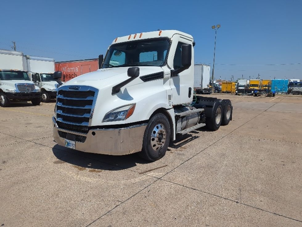 Day Cab Tractor-Heavy Duty Tractors-Freightliner-2020-T12664ST-Dallas-TX-556,815\n\t\tmiles-$ 45,250 - Image 3