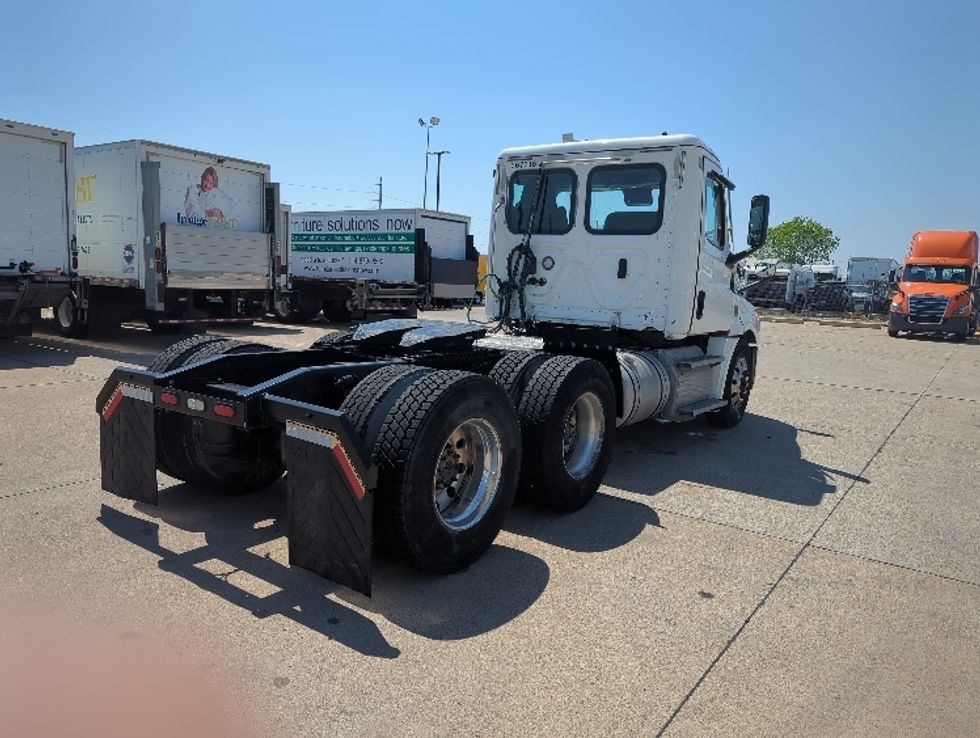 Day Cab Tractor-Heavy Duty Tractors-Freightliner-2020-T12664ST-Dallas-TX-556,815\n\t\tmiles-$ 45,250 - Image 7