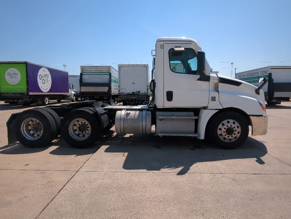 Day Cab Tractor-Heavy Duty Tractors-Freightliner-2020-T12664ST-Dallas-TX-556,815\n\t\tmiles-$ 45,250 - Image 8