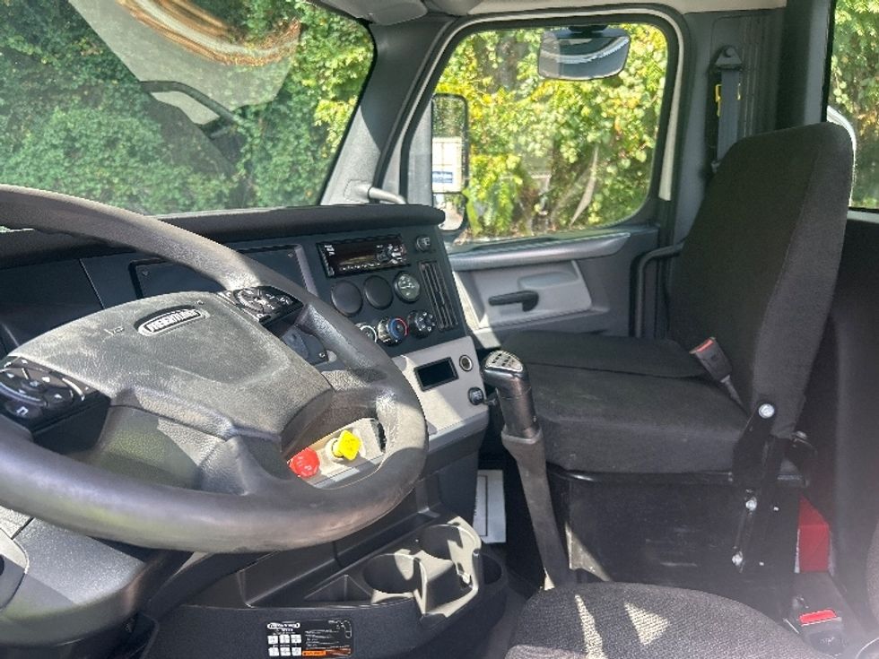 Day Cab Tractor-Heavy Duty Tractors-Freightliner-2020-T12664ST-Dalton-GA-208,875\n\t\tmiles-$ 58,000 - Image 10