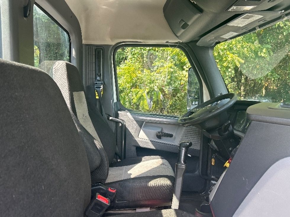 Day Cab Tractor-Heavy Duty Tractors-Freightliner-2020-T12664ST-Dalton-GA-208,875\n\t\tmiles-$ 58,000 - Image 14