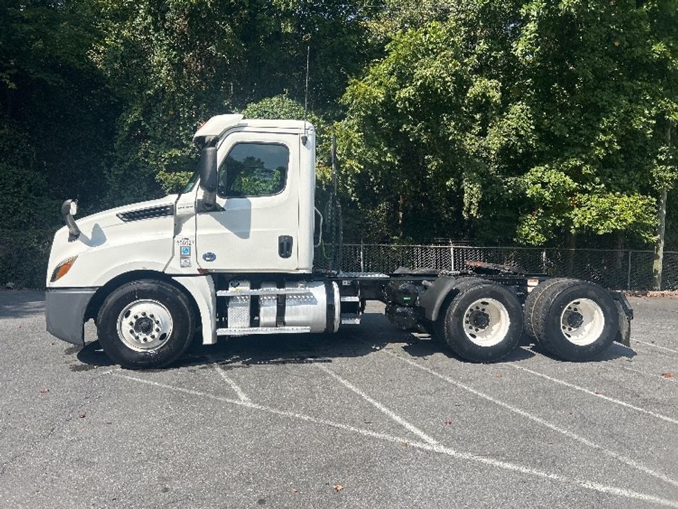 Day Cab Tractor-Heavy Duty Tractors-Freightliner-2020-T12664ST-Dalton-GA-208,875\n\t\tmiles-$ 58,000 - Image 4