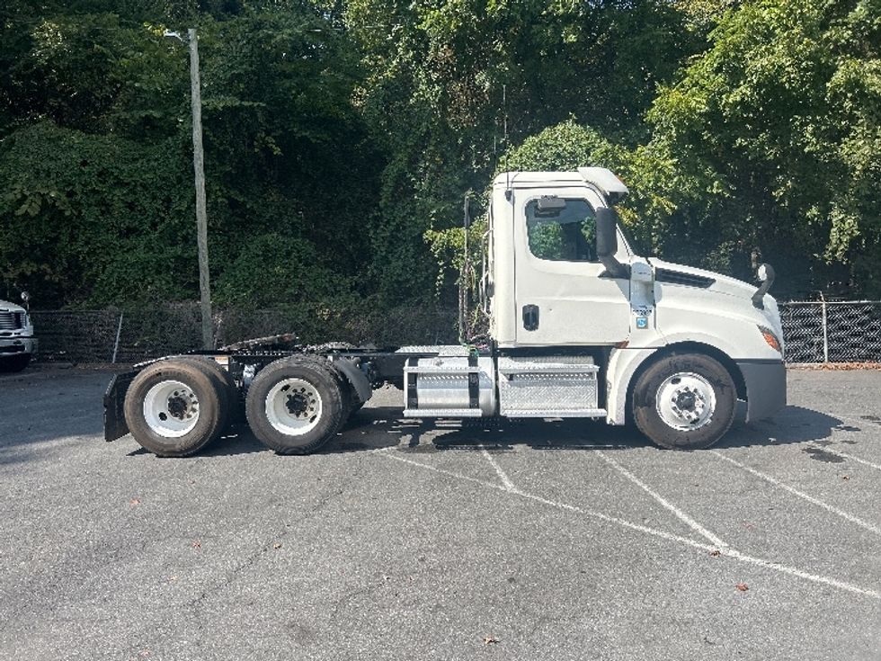 Day Cab Tractor-Heavy Duty Tractors-Freightliner-2020-T12664ST-Dalton-GA-208,875\n\t\tmiles-$ 58,000 - Image 8