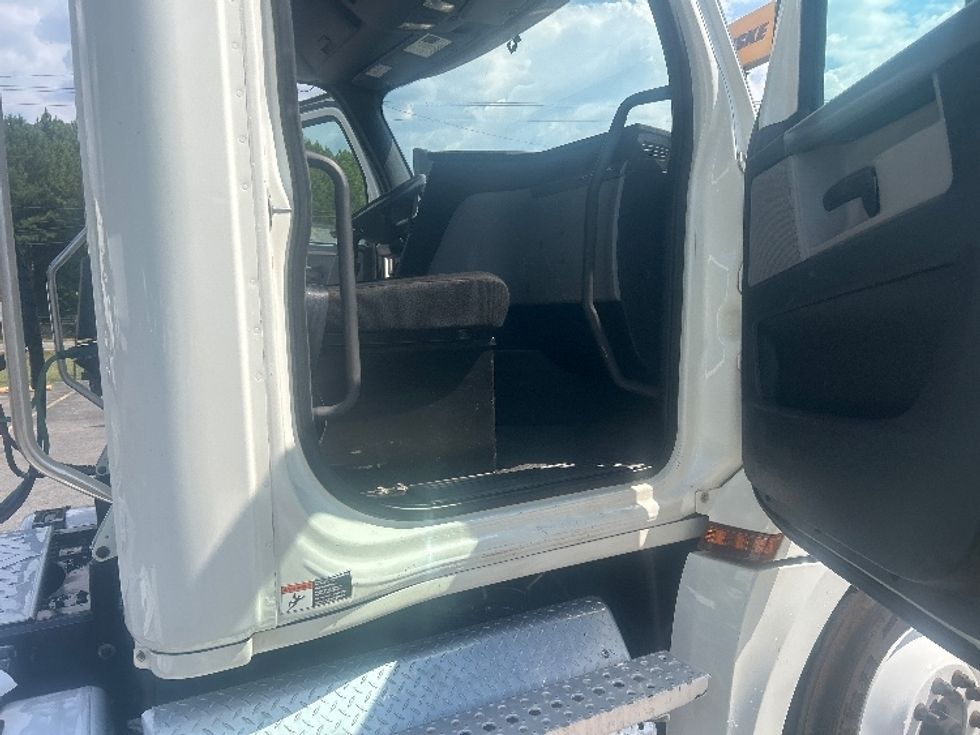 Day Cab Tractor-Heavy Duty Tractors-Freightliner-2020-T12664ST-Dalton-GA-253,148\n\t\tmiles-$ 55,000 - Image 12