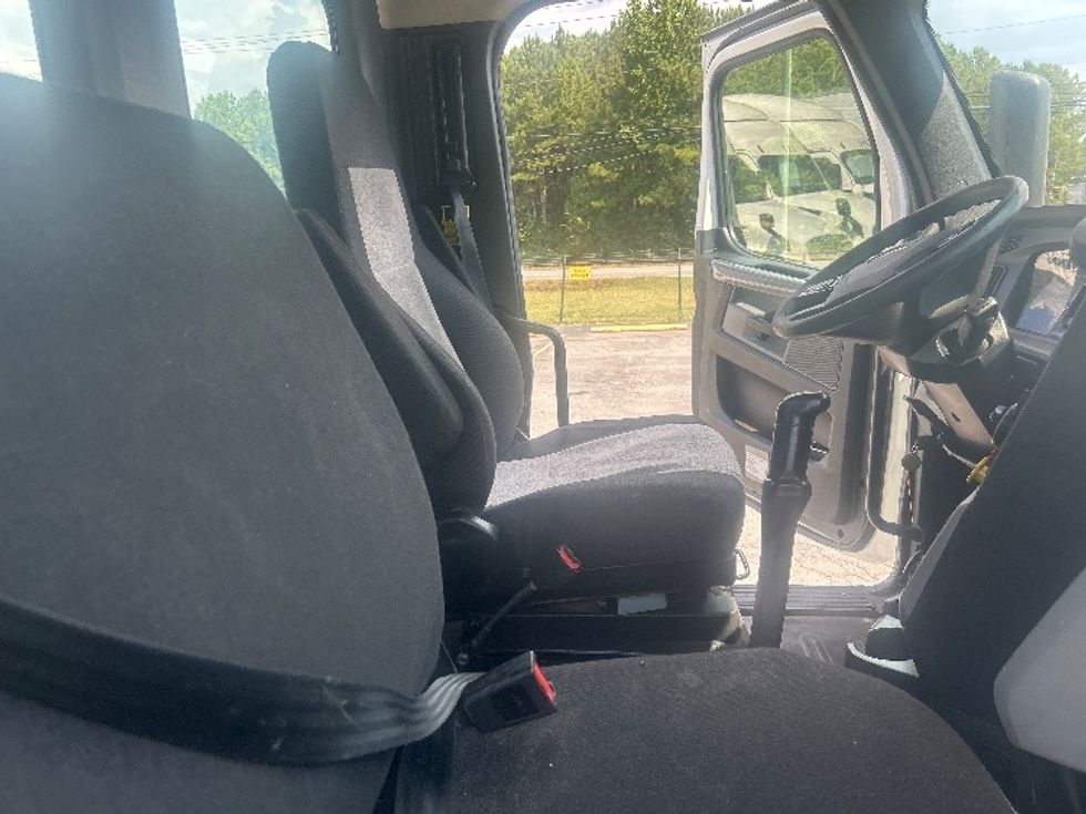 Day Cab Tractor-Heavy Duty Tractors-Freightliner-2020-T12664ST-Dalton-GA-253,148\n\t\tmiles-$ 55,000 - Image 14