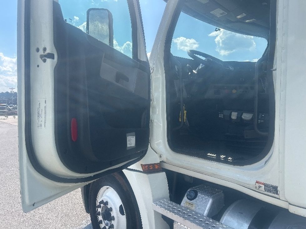 Day Cab Tractor-Heavy Duty Tractors-Freightliner-2020-T12664ST-Dalton-GA-253,148\n\t\tmiles-$ 55,000 - Image 9