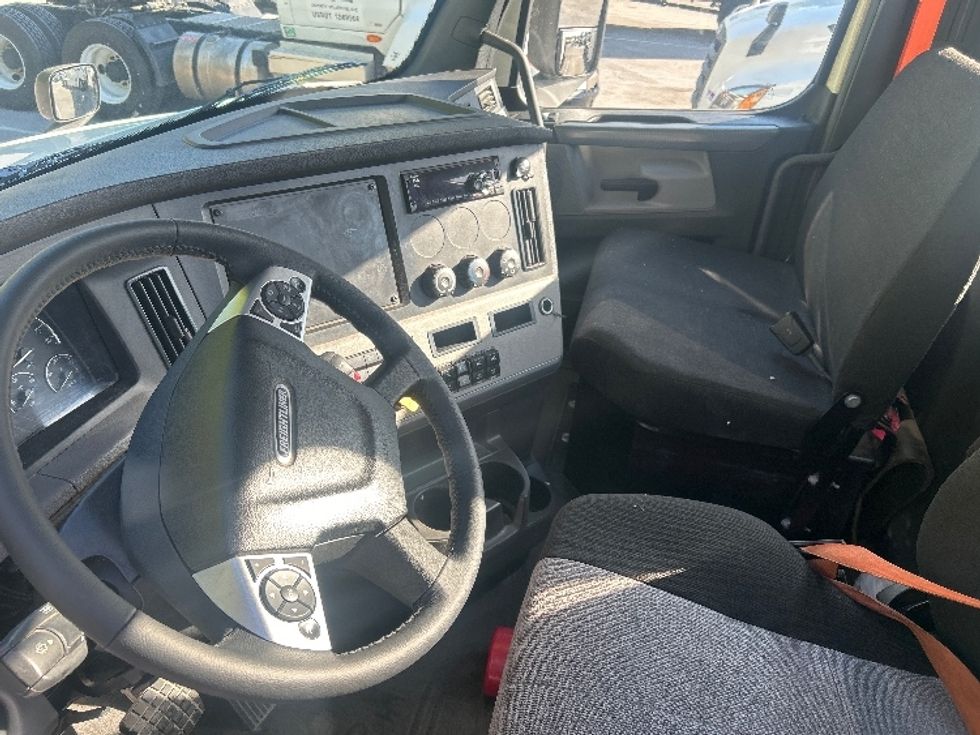 Day Cab Tractor-Heavy Duty Tractors-Freightliner-2020-T12664ST-Dalton-GA-259,750\n\t\tmiles-$ 53,750 - Image 10