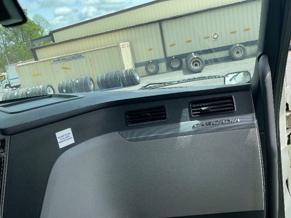 Day Cab Tractor-Heavy Duty Tractors-Freightliner-2020-T12664ST-Dalton-GA-259,750\n\t\tmiles-$ 53,750 - Image 13