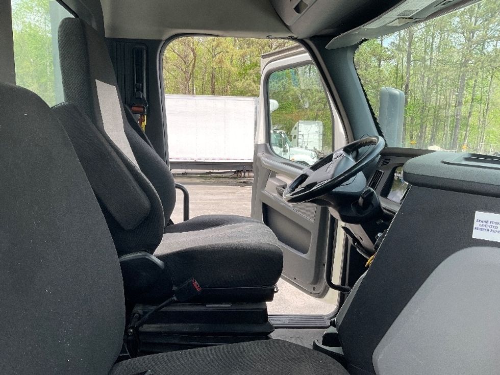 Day Cab Tractor-Heavy Duty Tractors-Freightliner-2020-T12664ST-Dalton-GA-259,750\n\t\tmiles-$ 53,750 - Image 14