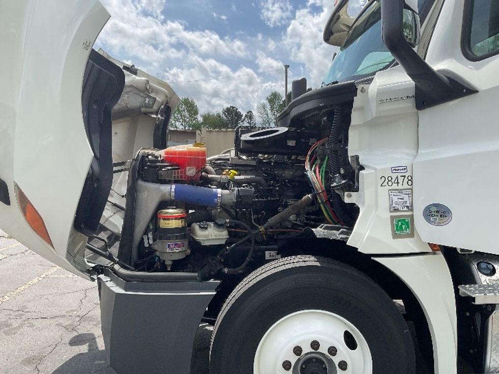 Day Cab Tractor-Heavy Duty Tractors-Freightliner-2020-T12664ST-Dalton-GA-259,750\n\t\tmiles-$ 53,750 - Image 16