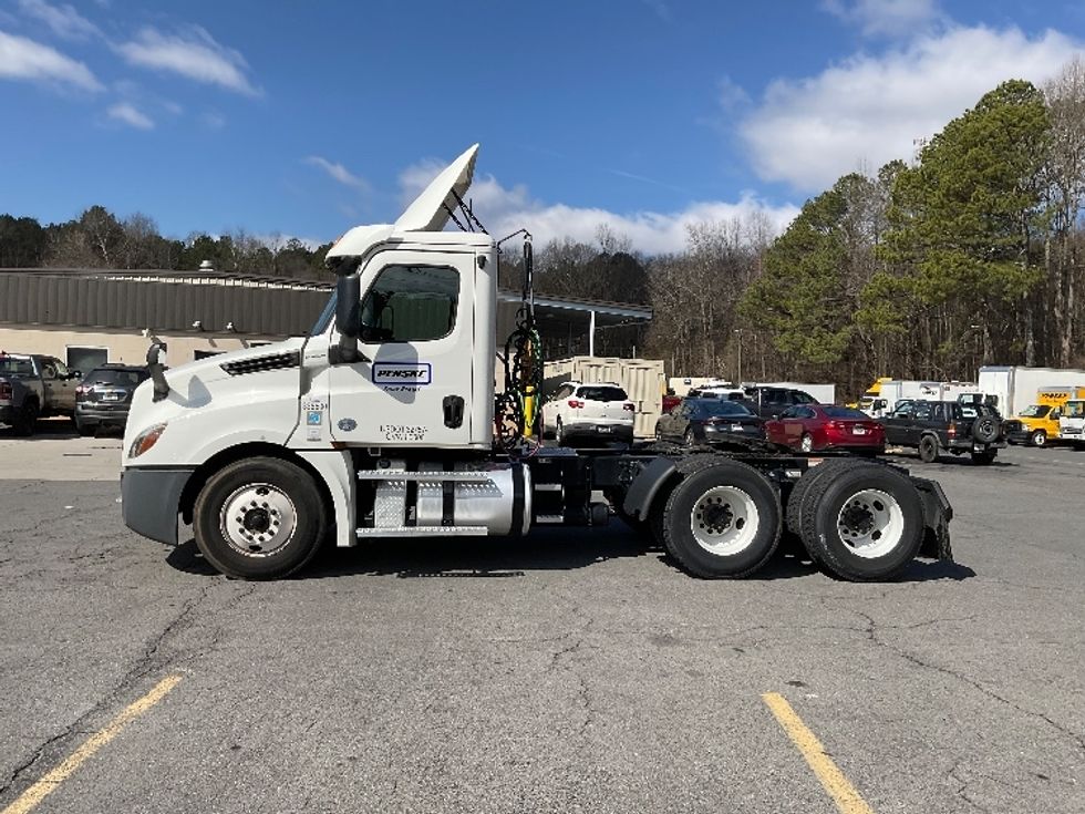 Day Cab Tractor-Heavy Duty Tractors-Freightliner-2020-T12664ST-Dalton-GA-281,632\n\t\tmiles-$ 64,500 - Image 4