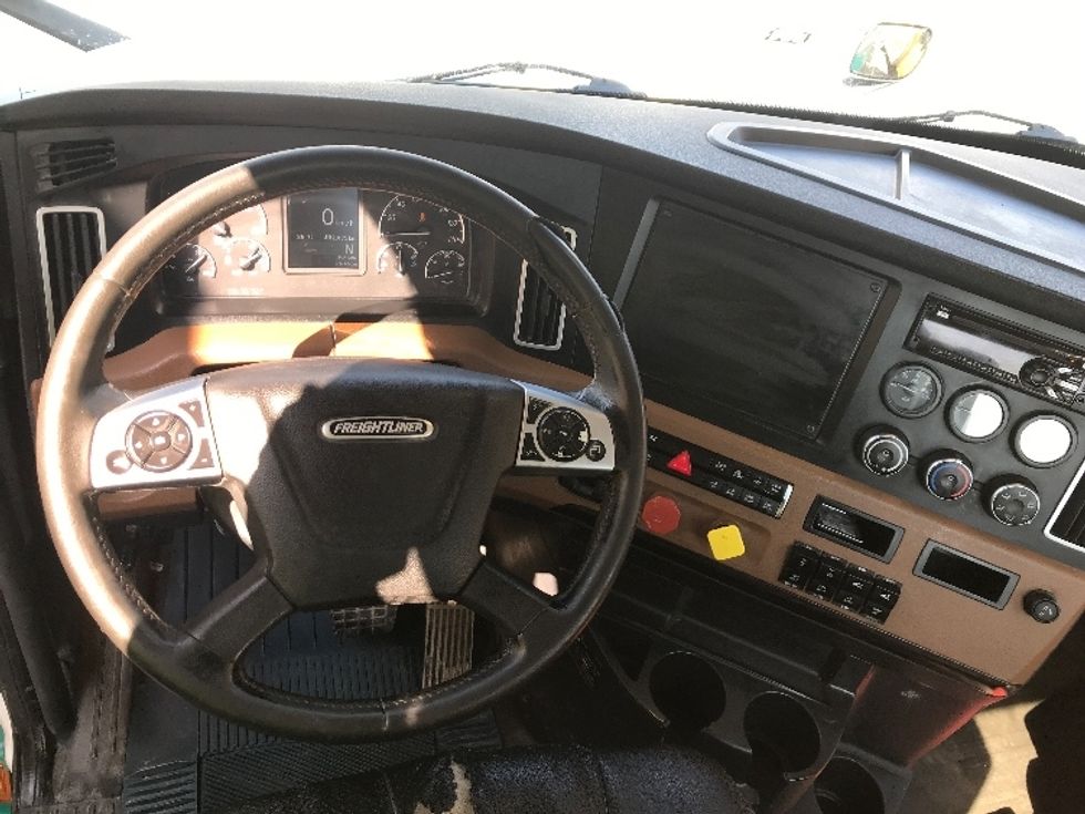 Day Cab Tractor-Heavy Duty Tractors-Freightliner-2020-T12664ST-Dartmouth-NS-482,485\n\t\tkm-$ 72,500 - Image 11