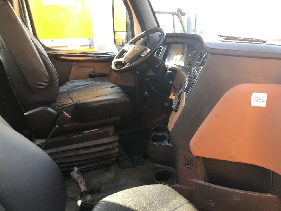 Day Cab Tractor-Heavy Duty Tractors-Freightliner-2020-T12664ST-Dartmouth-NS-482,485\n\t\tkm-$ 72,500 - Image 14