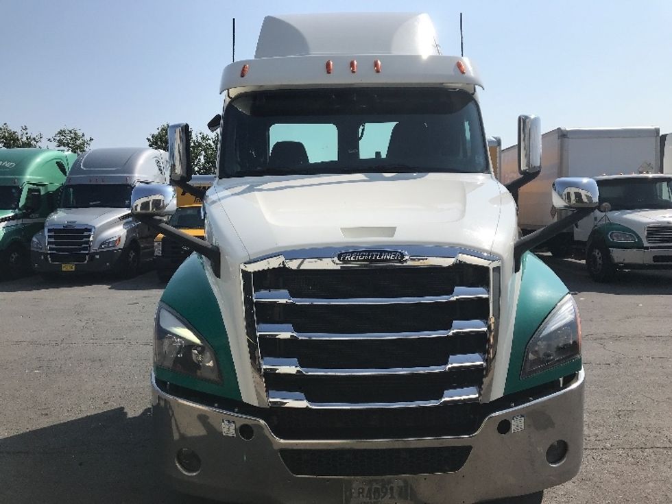 Day Cab Tractor-Heavy Duty Tractors-Freightliner-2020-T12664ST-Dartmouth-NS-482,485\n\t\tkm-$ 72,500 - Image 2