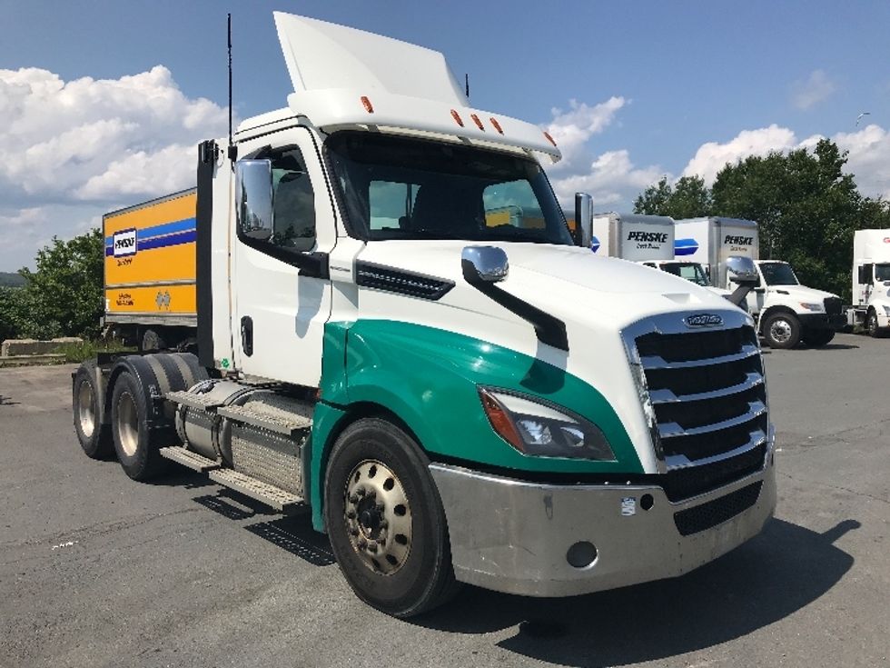 Day Cab Tractor-Heavy Duty Tractors-Freightliner-2020-T12664ST-Dartmouth-NS-615,519\n\t\tkm-$ 66,500 - Image 1