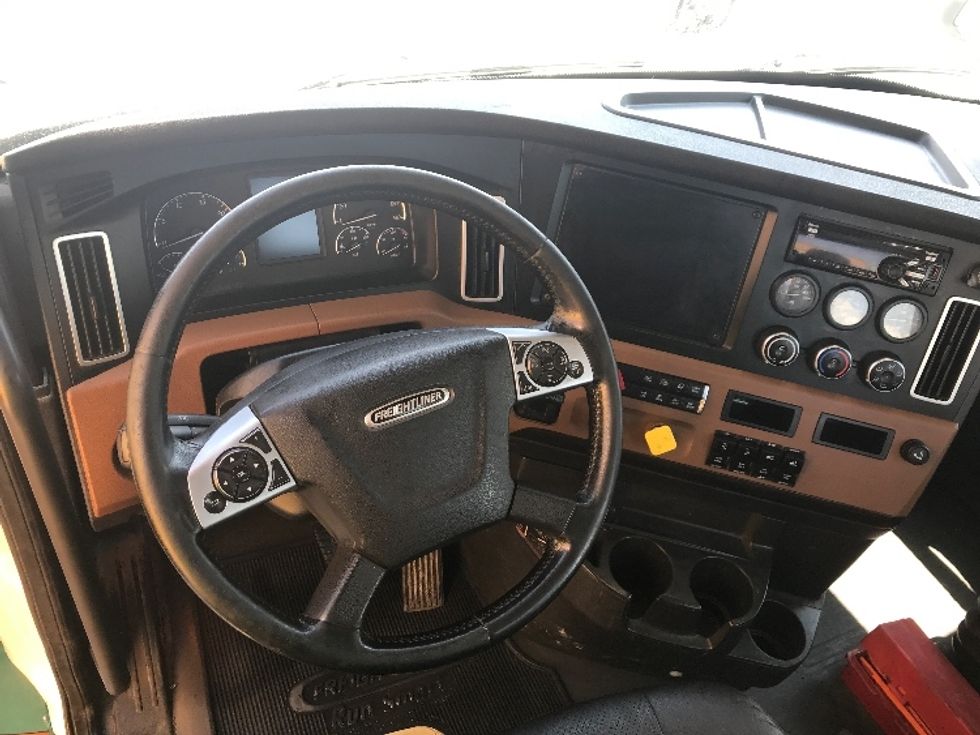 Day Cab Tractor-Heavy Duty Tractors-Freightliner-2020-T12664ST-Dartmouth-NS-615,519\n\t\tkm-$ 66,500 - Image 11
