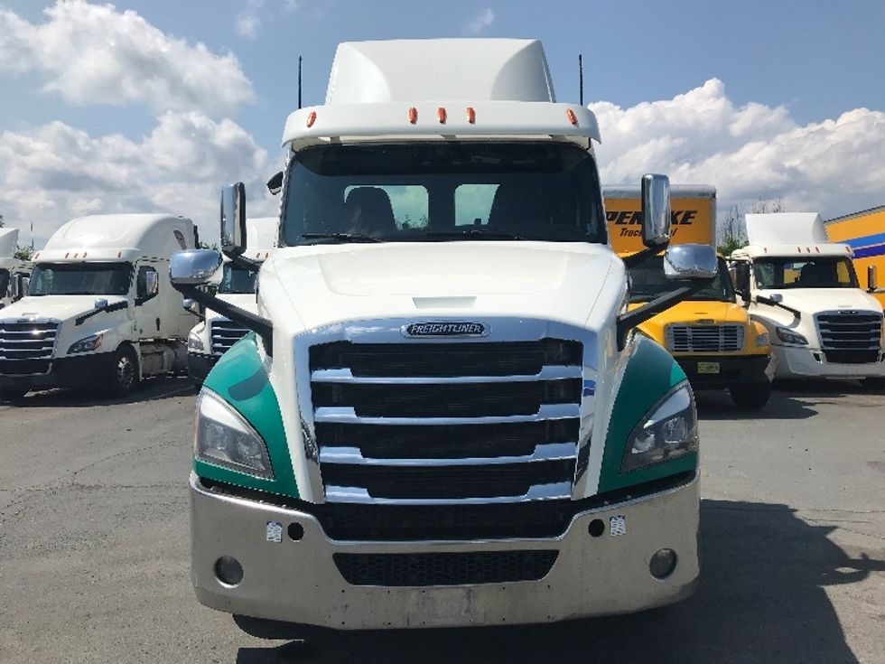 Day Cab Tractor-Heavy Duty Tractors-Freightliner-2020-T12664ST-Dartmouth-NS-615,519\n\t\tkm-$ 66,500 - Image 2