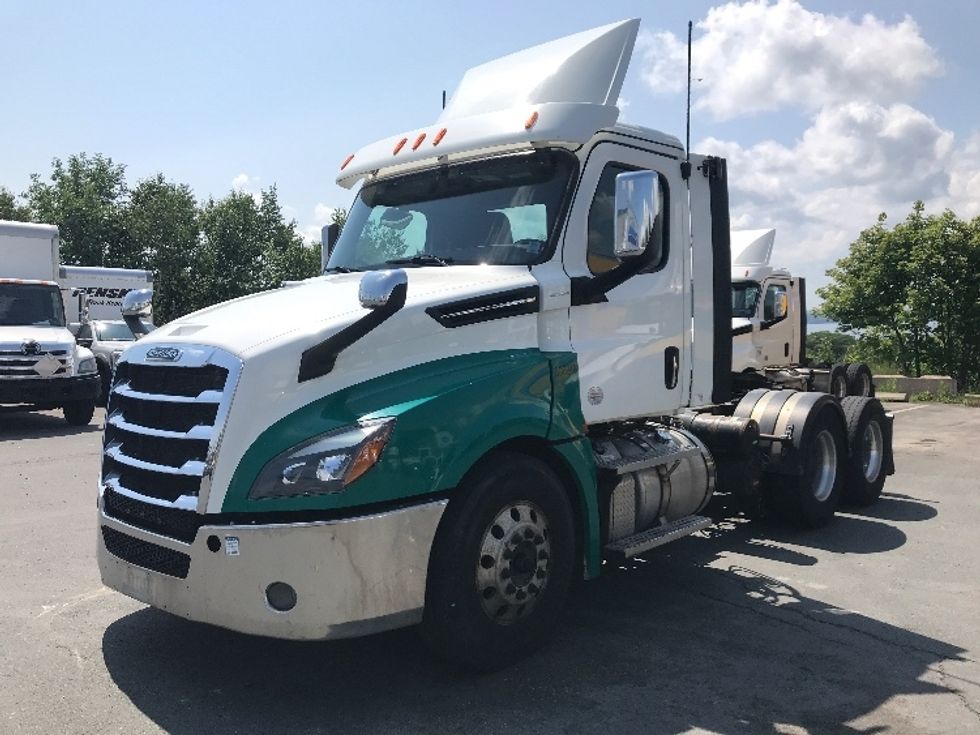 Day Cab Tractor-Heavy Duty Tractors-Freightliner-2020-T12664ST-Dartmouth-NS-615,519\n\t\tkm-$ 66,500 - Image 3