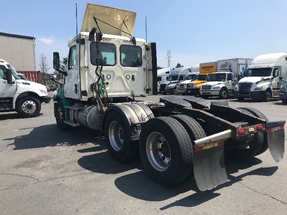Day Cab Tractor-Heavy Duty Tractors-Freightliner-2020-T12664ST-Dartmouth-NS-615,519\n\t\tkm-$ 66,500 - Image 5