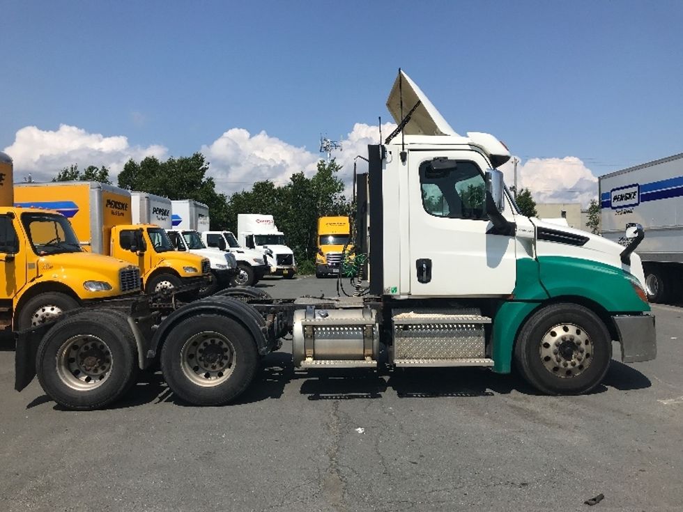 Day Cab Tractor-Heavy Duty Tractors-Freightliner-2020-T12664ST-Dartmouth-NS-615,519\n\t\tkm-$ 66,500 - Image 8