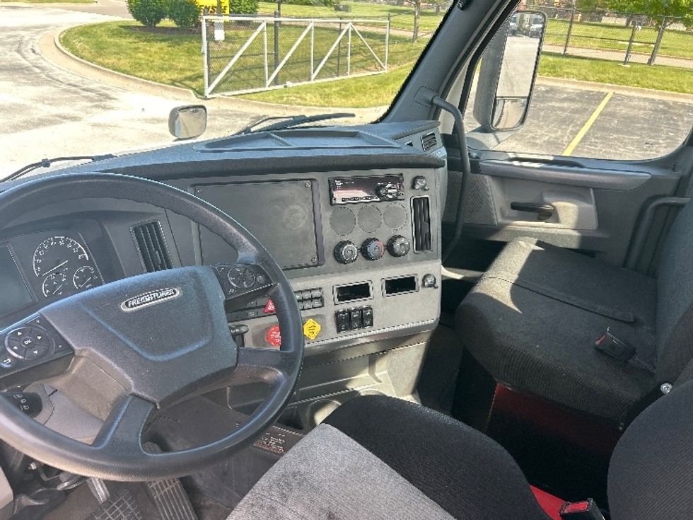 Day Cab Tractor-Heavy Duty Tractors-Freightliner-2020-T12664ST-Davenport-IA-252,930\n\t\tmiles-$ 60,000 - Image 10